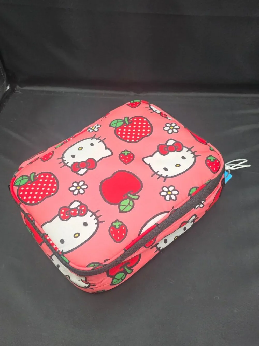 NWT Baggu Puffy Lunch box Hello Kitty Apple print